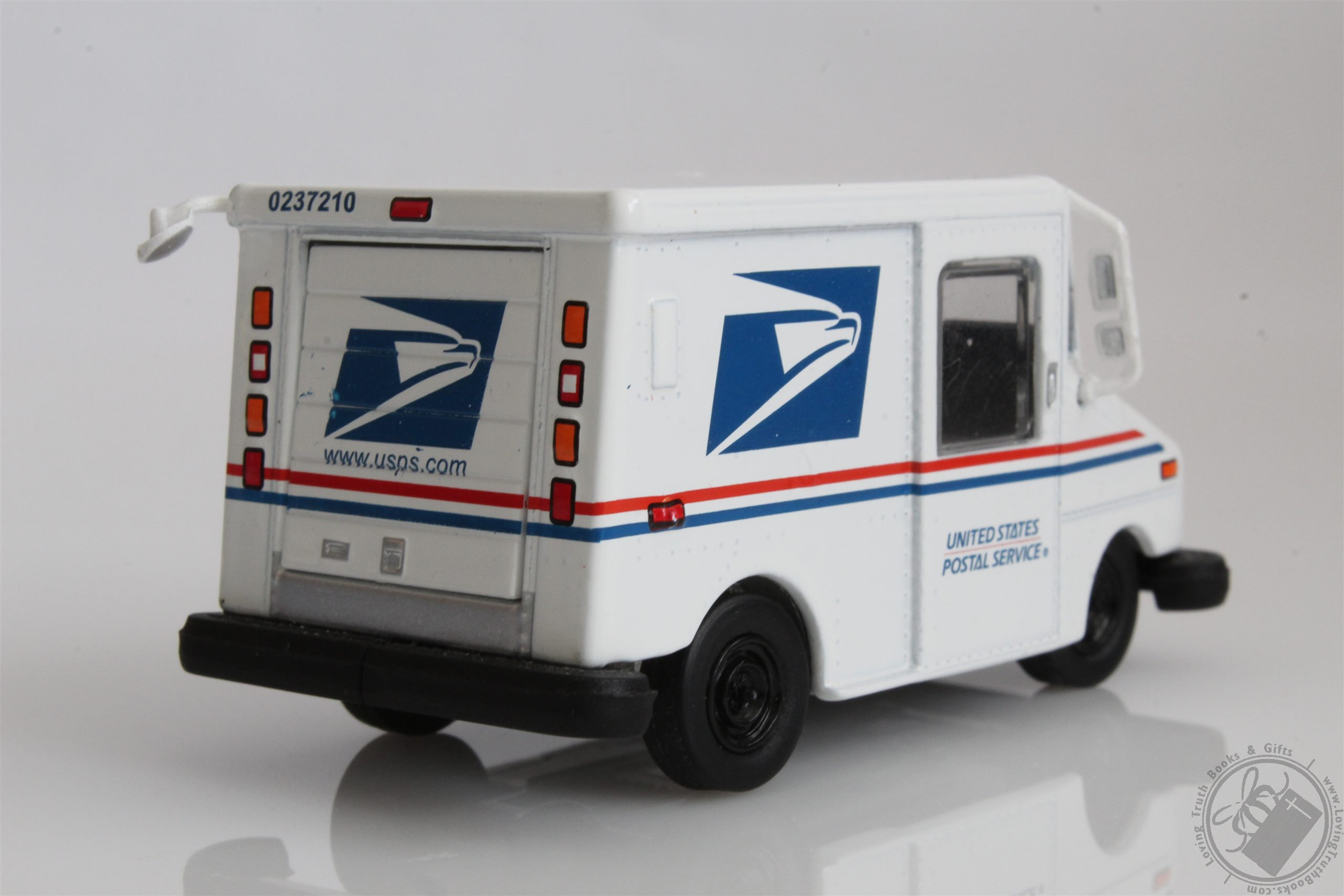 USPS Postal Service Mail Truck LLV with Mailbox 1:64 Scale Diorama Diecast Model by Greenlight ...