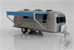 1971 Camper/ Travel Trailer RV, Airstream Double-Axle Land Yacht Safari with Awning 1:64 Scale Diecast Model,Greenlight Collectibles 