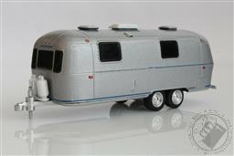 1971 Camper/ Travel Trailer RV, Airstream Double-Axle Land Yacht Safari 1:64 Scale Diecast Model,Greenlight Collectibles 