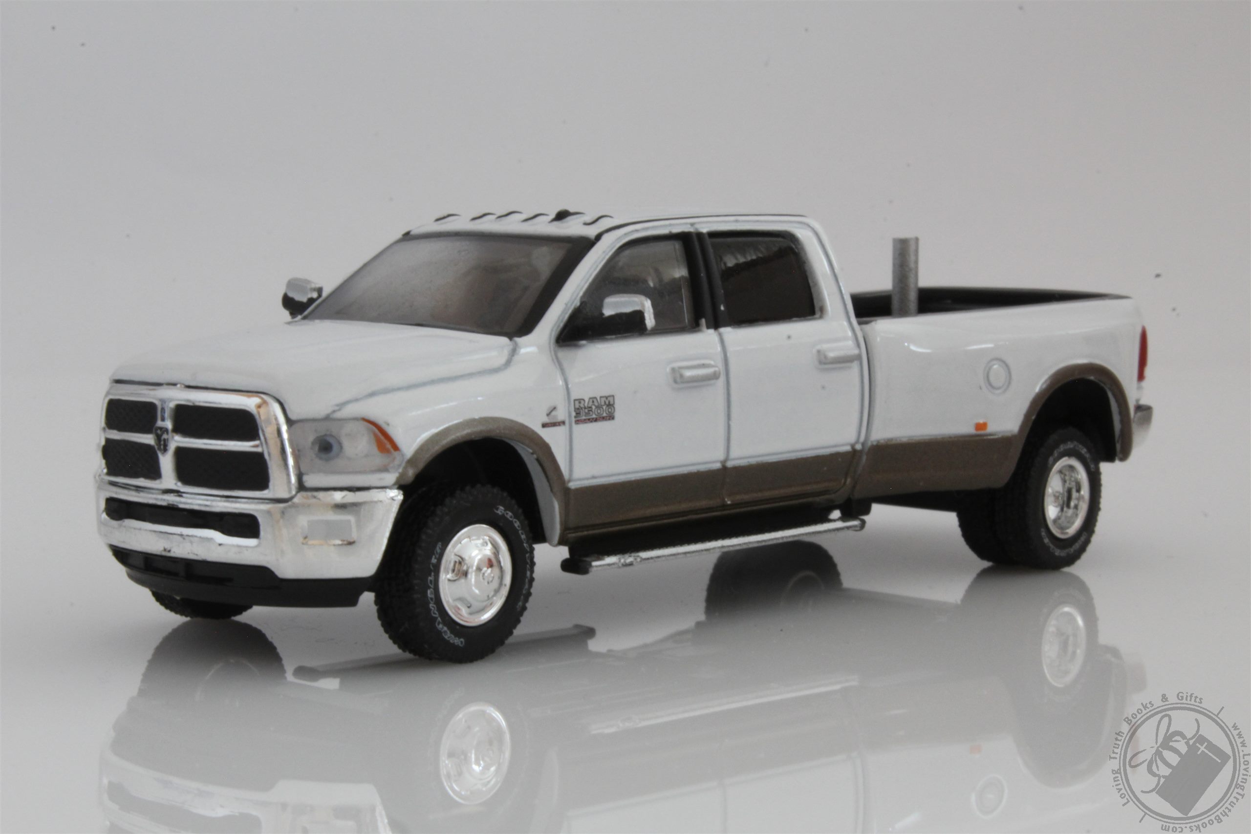 2018 Ram 3500 – Bright White Metallic And Walnut Brown Metallic Lower 