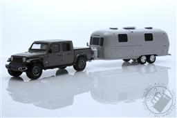 Hitch & Tow Series 23 - 2020 Jeep Gladiator in Granite Crystal Metallic with Airstream Double-Axle Land Yacht Safari,Greenlight Collectibles 