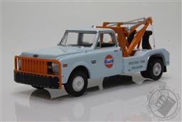 1969 Chevrolet C-30 Dually Wrecker - Gulf Oil 'Welding Tire Collision' (Hobby Exclusive),Greenlight Collectibles 