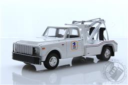 Dually Drivers Series 9 - 1968 Chevrolet C-30 Dually Wrecker - United States Postal Service (USPS),Greenlight Collectibles 