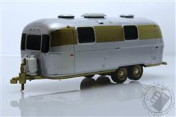 Hitched Homes Series 12 - 1972 Airstream Double-Axle Land Yacht Safari Custom - Chrome and Gold,Greenlight Collectibles 