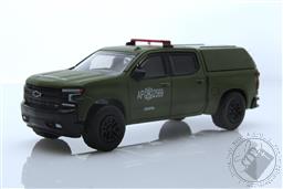 2021 Chevrolet Silverado LT Trail Boss Z71 Police with Camper Shell - Carabineros de Chile - Grupo de Operaciones Policiales Especiales (GOPE) (Hobby Exclusive),Greenlight Collectibles 