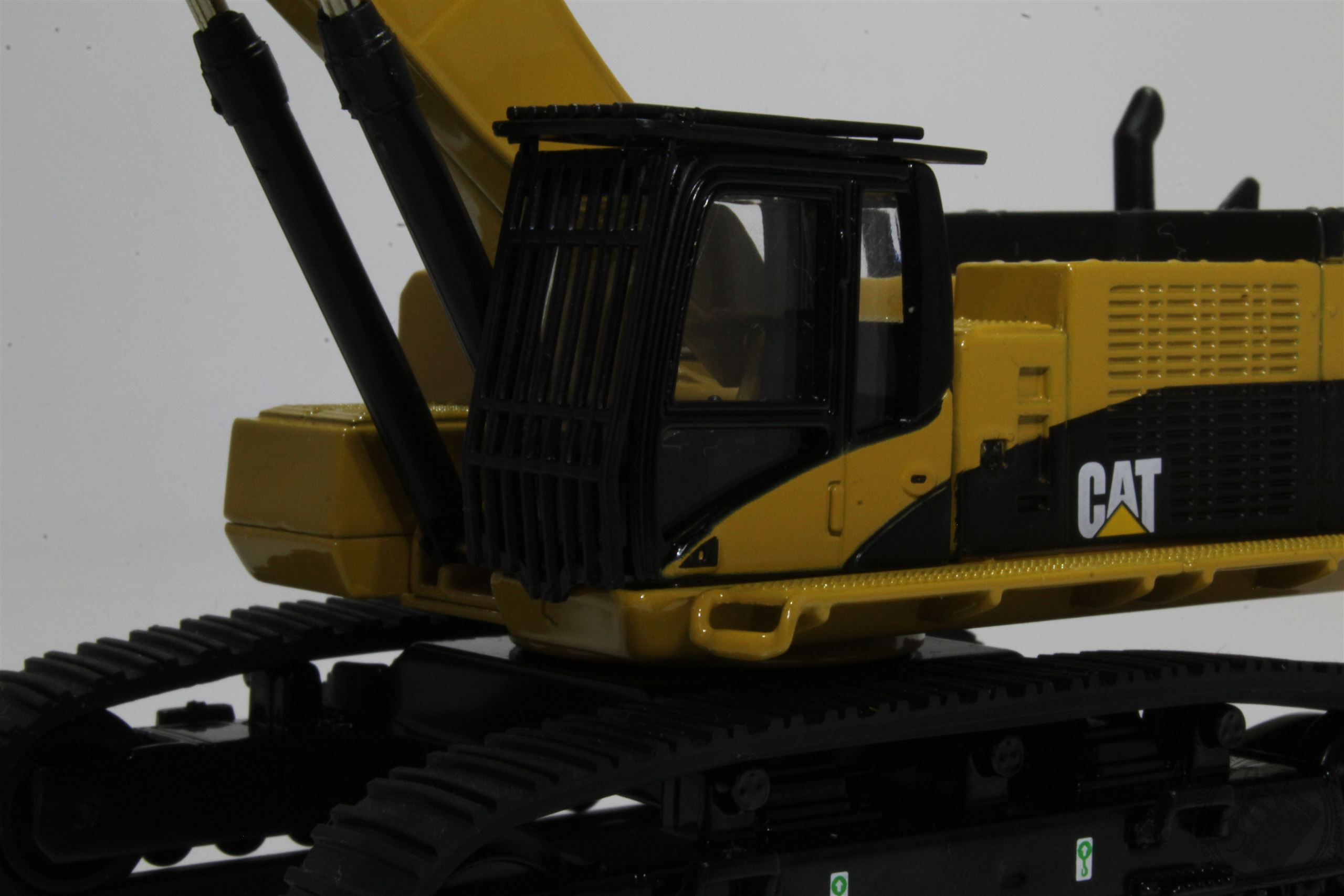 Caterpillar 385c L Hydraulic Track Excavator 164 Scale Diecast Model By Diecast Masters Loving 3288