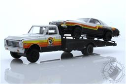 H.D. Trucks Series 23 - 1972 Chevy C-30 Ramp Truck with 1976 Chevrolet Chevelle Laguna - Armor All,Greenlight Collectibles 