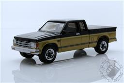 Blue Collar Collection Series 9 - 1990 Chevrolet S10 Tahoe with Tonneau Cover,Greenlight Collectibles 