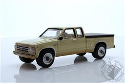 Blue Collar Collection Series 11 - 1983 Chevrolet S-10 Durango with Bed Cover,Greenlight Collectibles 