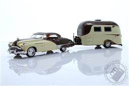 Hitch & Tow Series 26 - 1949 Buick Roadmaster Hardtop with Airstream 16’ Bambi,Greenlight Collectibles 