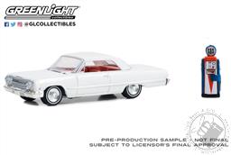 The Hobby Shop Series 15 - 1963 Chevrolet Bel Air with Vintage Gas Pump,Greenlight Collectibles