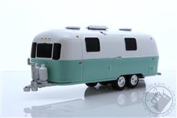 Hitched Homes Series 13 - 1971 Airstream Double-Axle Land Yacht Safari - Custom White and Seafoam,Greenlight Collectibles
