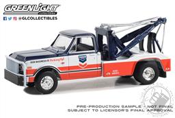 PREORDER Dually Drivers Series 13 - 1968 Chevrolet C-30 Dually Wrecker - Standard Oil Road Service (AVAILABLE JUL-AUG 2023),Greenlight Collectibles